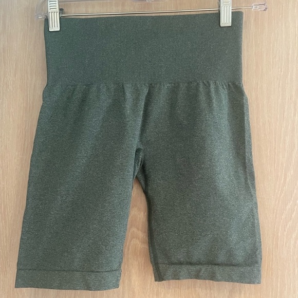 NVGTN Forest Green Biker Shorts Small - Picture 2 of 3